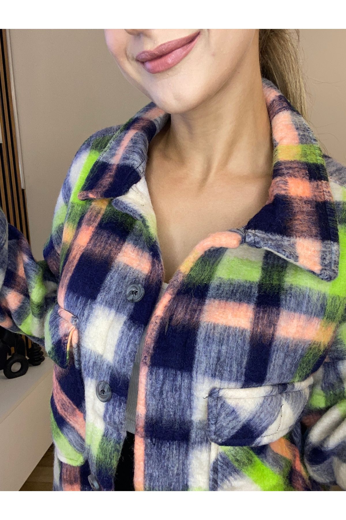 Neon renkli oduncu gömleği