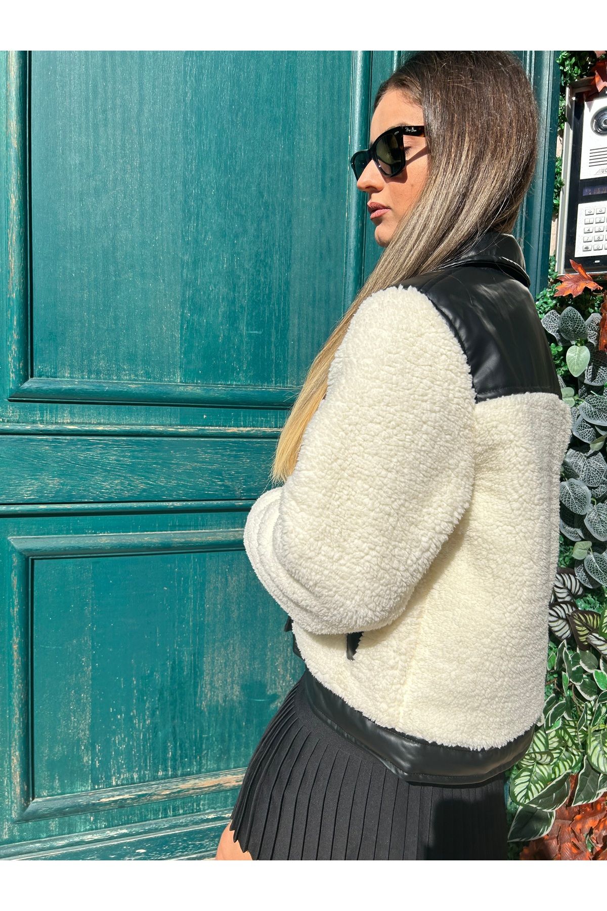 Pinterest model Tüylü Baker Mont