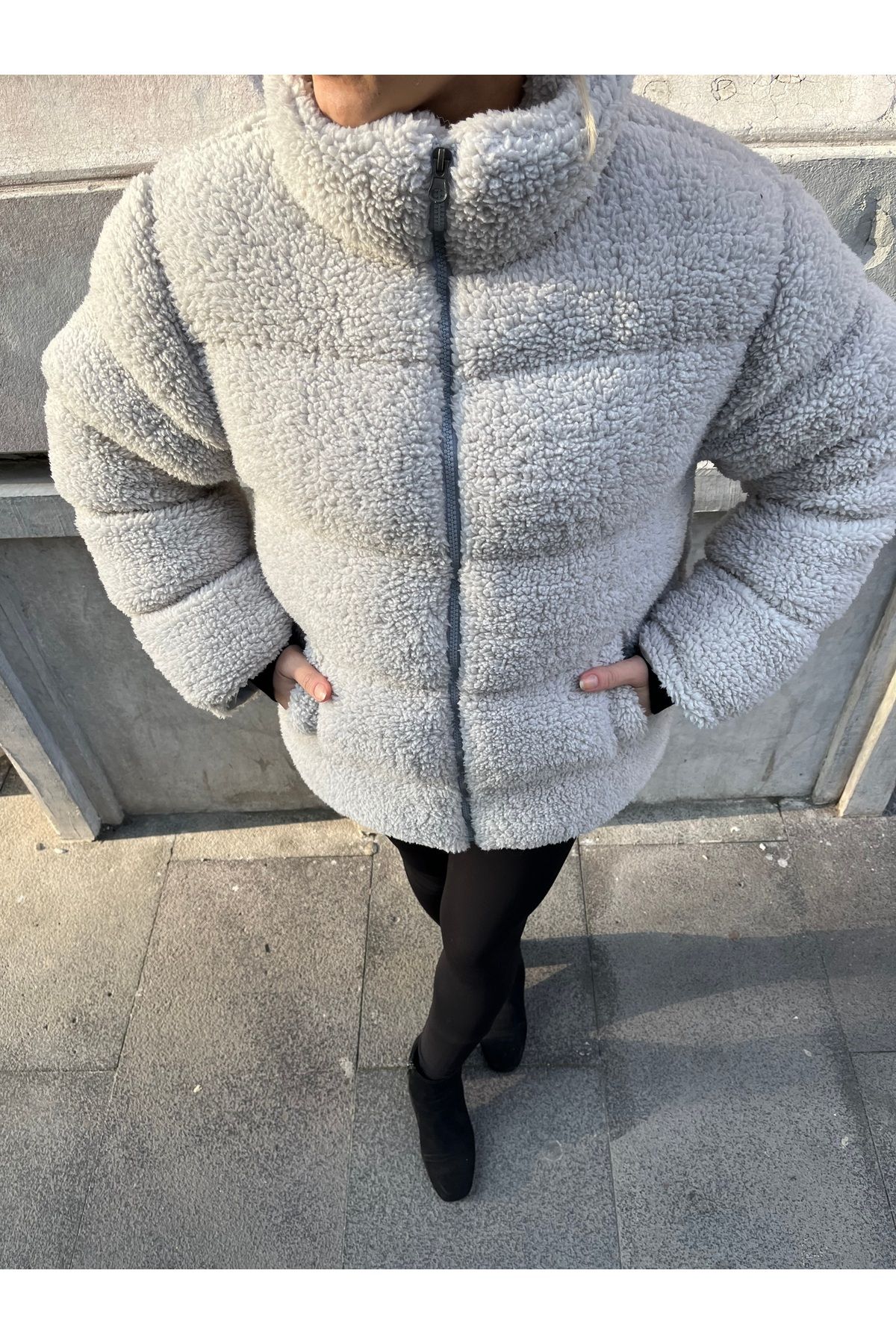 Gri Tüylü şişme mont