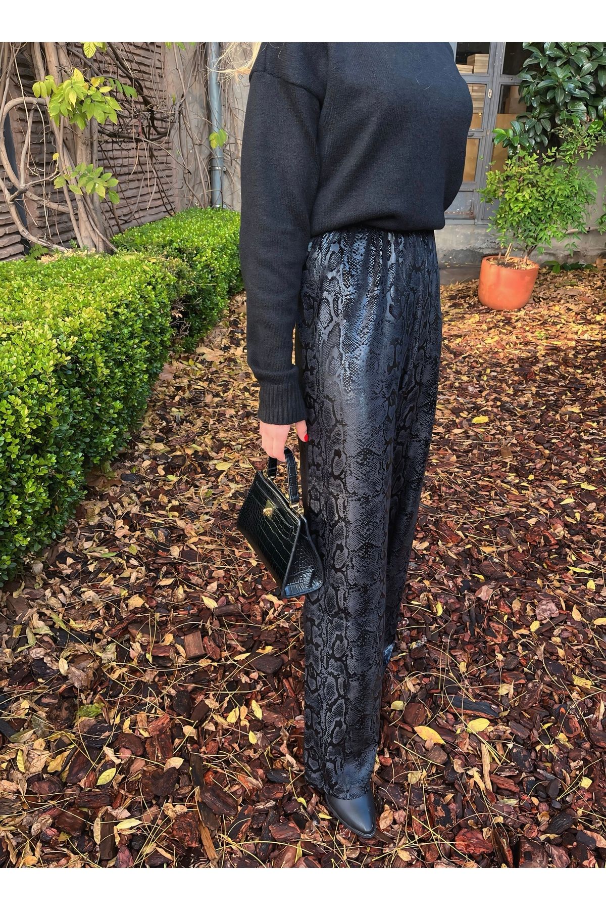 Yılan Derisi Süet Kabartmalı Pantolon