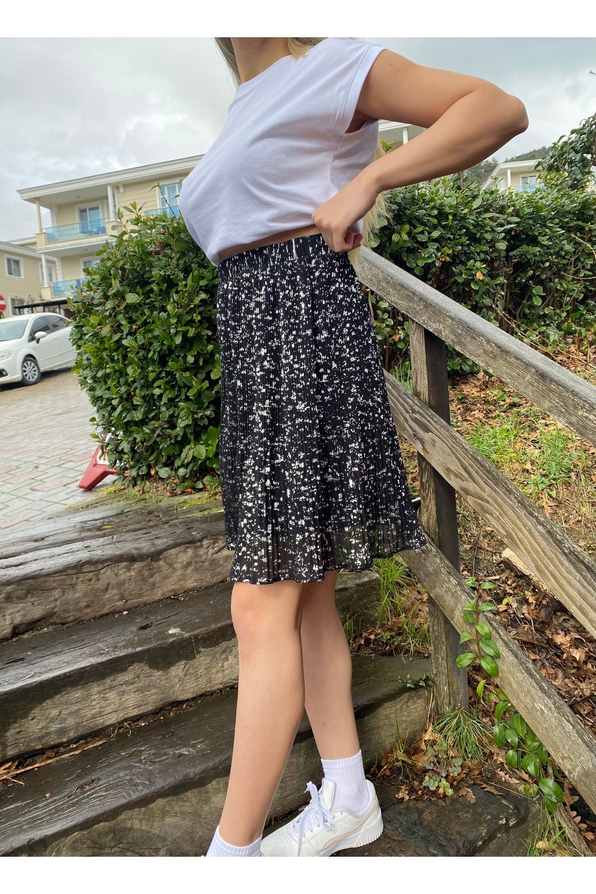 Siyah Varaklı Piliseli Etek