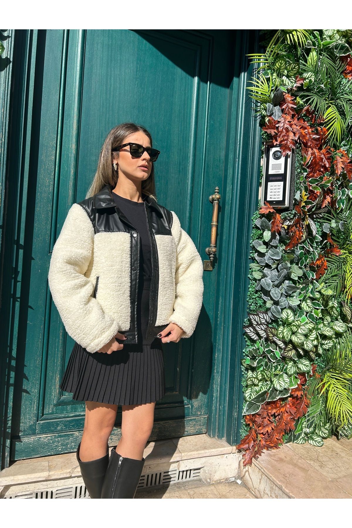 Pinterest model Tüylü Baker Mont