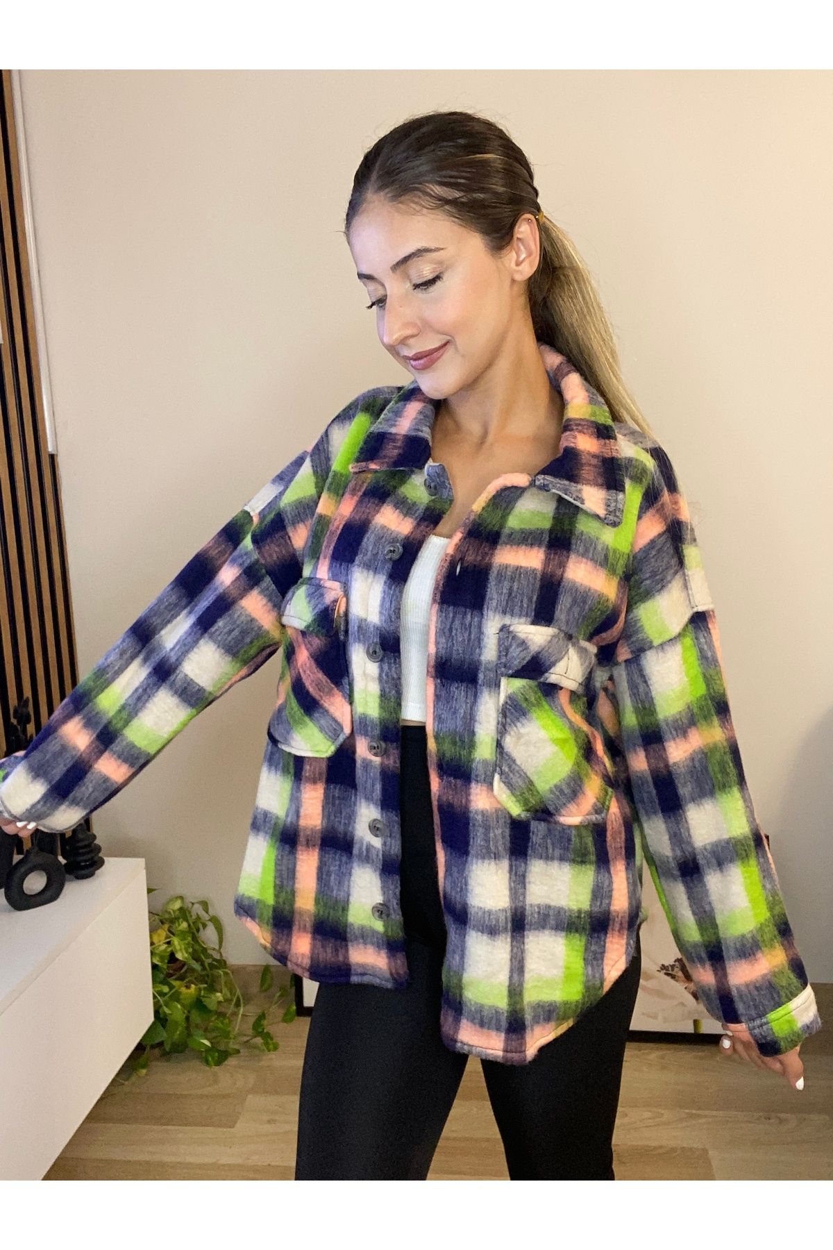 Neon renkli oduncu gömleği