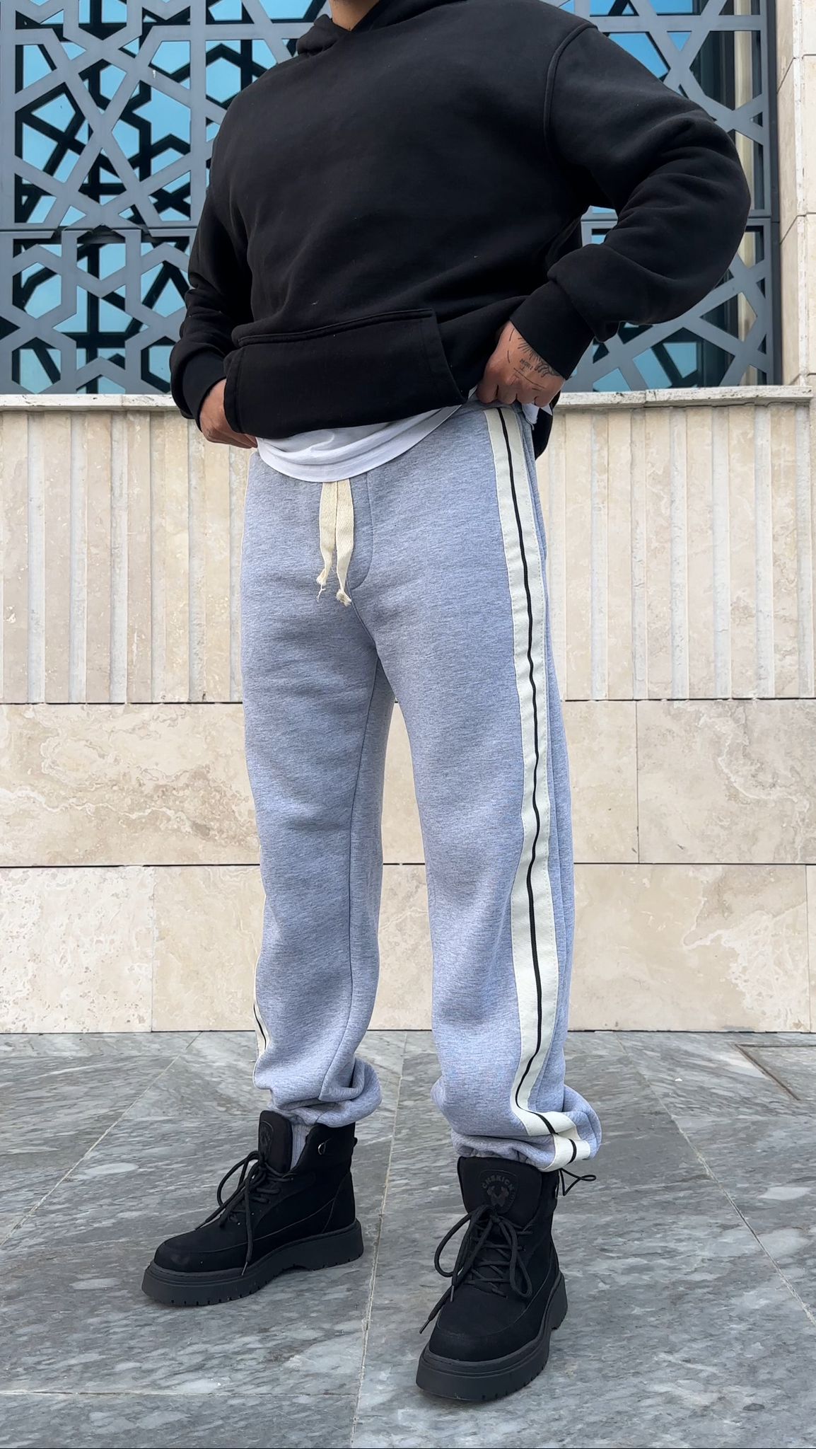 Üç İplik Hasır Şerit Detaylı Stoper Paça Baggy Eşofman - Gri