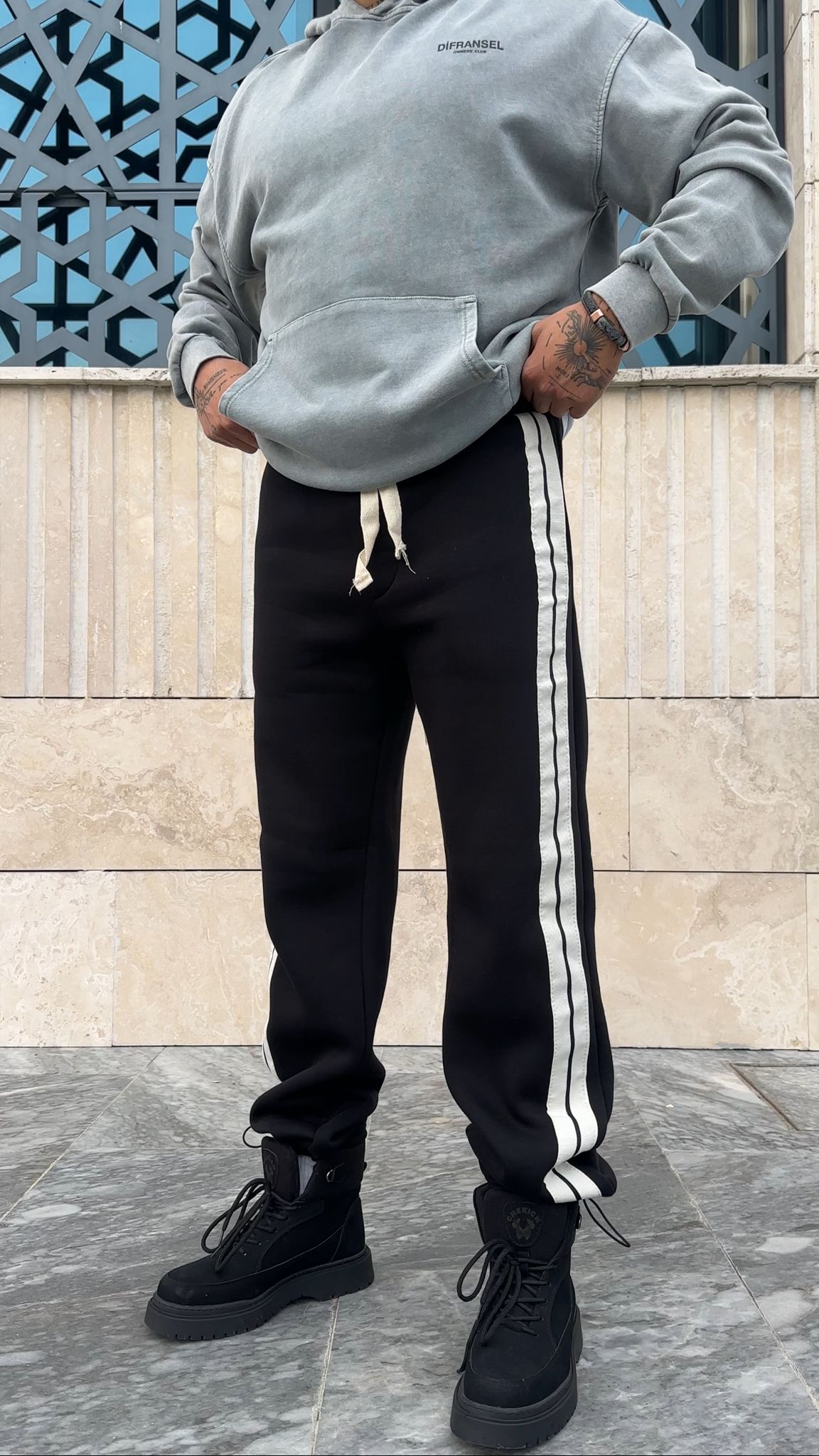 Üç İplik Hasır Şerit Detaylı Stoper Paça Baggy Eşofman - Siyah