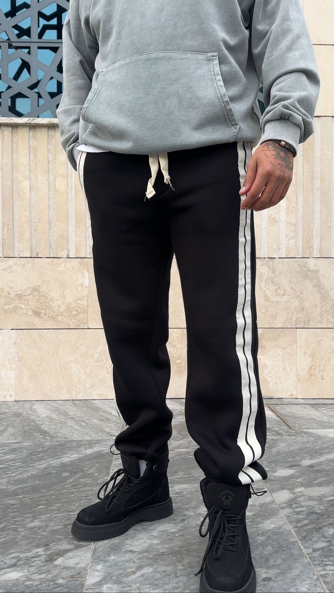 Üç İplik Hasır Şerit Detaylı Stoper Paça Baggy Eşofman