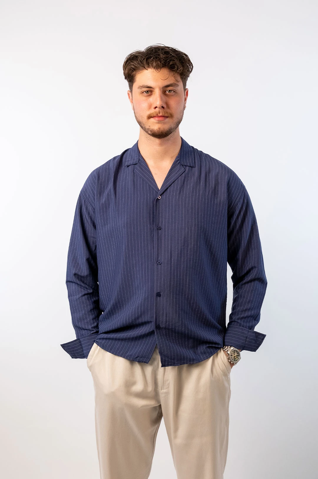 İnce Beyaz Çizgili Gömlek