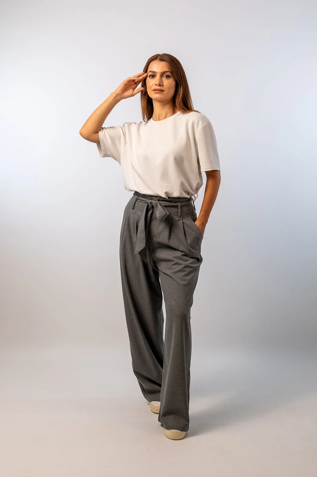 Gri Kemerli Pileli Geniş Pantolon
