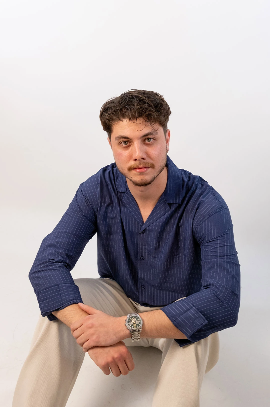 İnce Beyaz Çizgili Gömlek