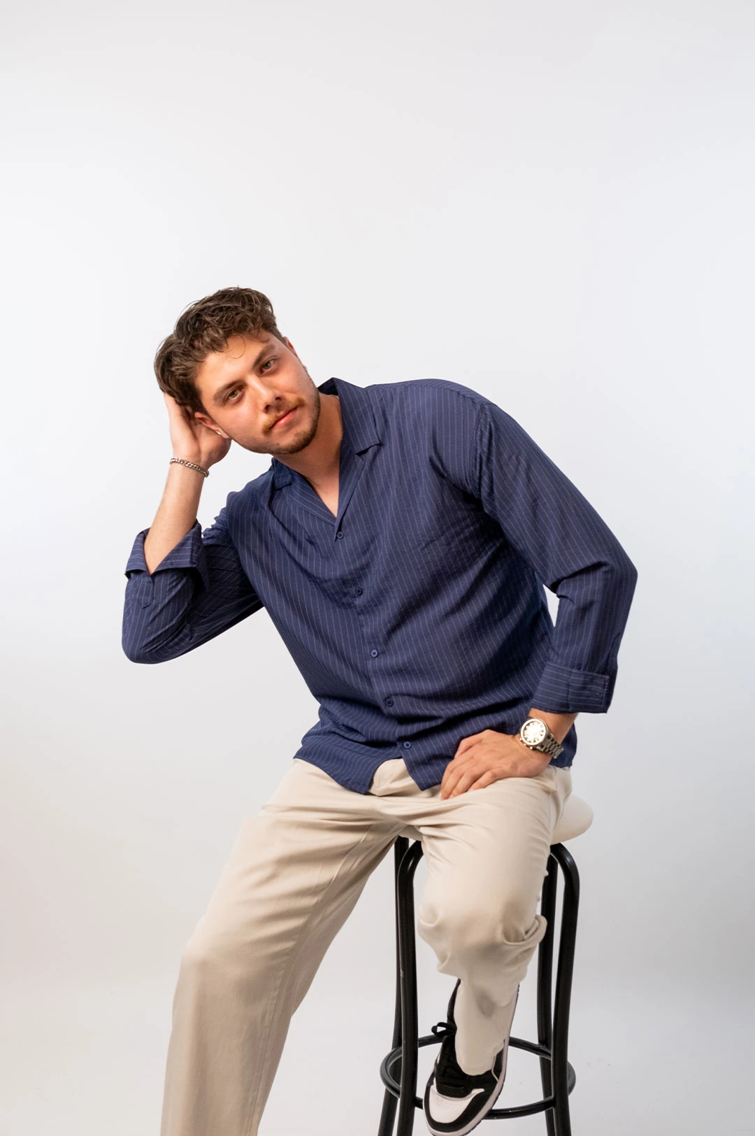 İnce Beyaz Çizgili Gömlek