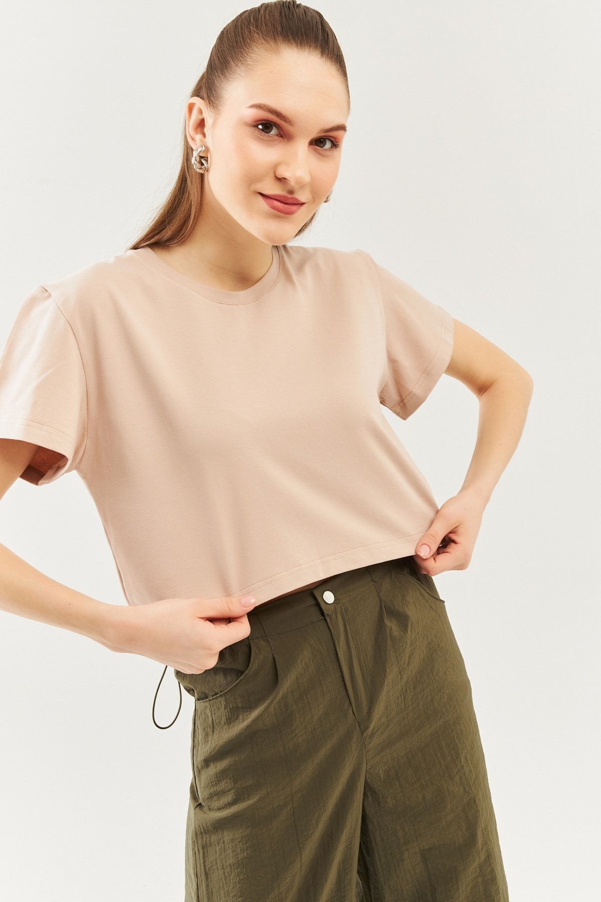 Kadın Rahat %100 Pamuklu Penye Bisiklet Yaka Kısa Kol Basic Crop T-shirt