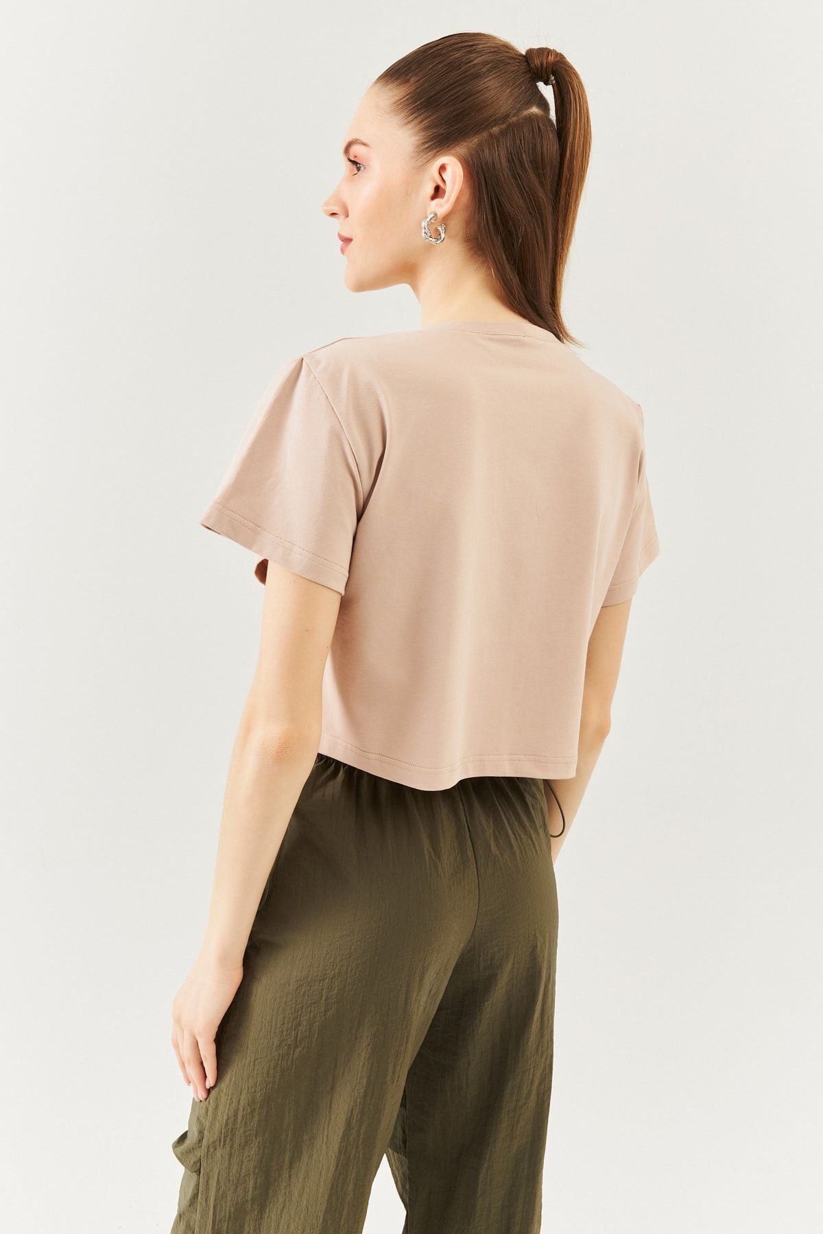 Kadın Rahat %100 Pamuklu Penye Bisiklet Yaka Kısa Kol Basic Crop T-shirt