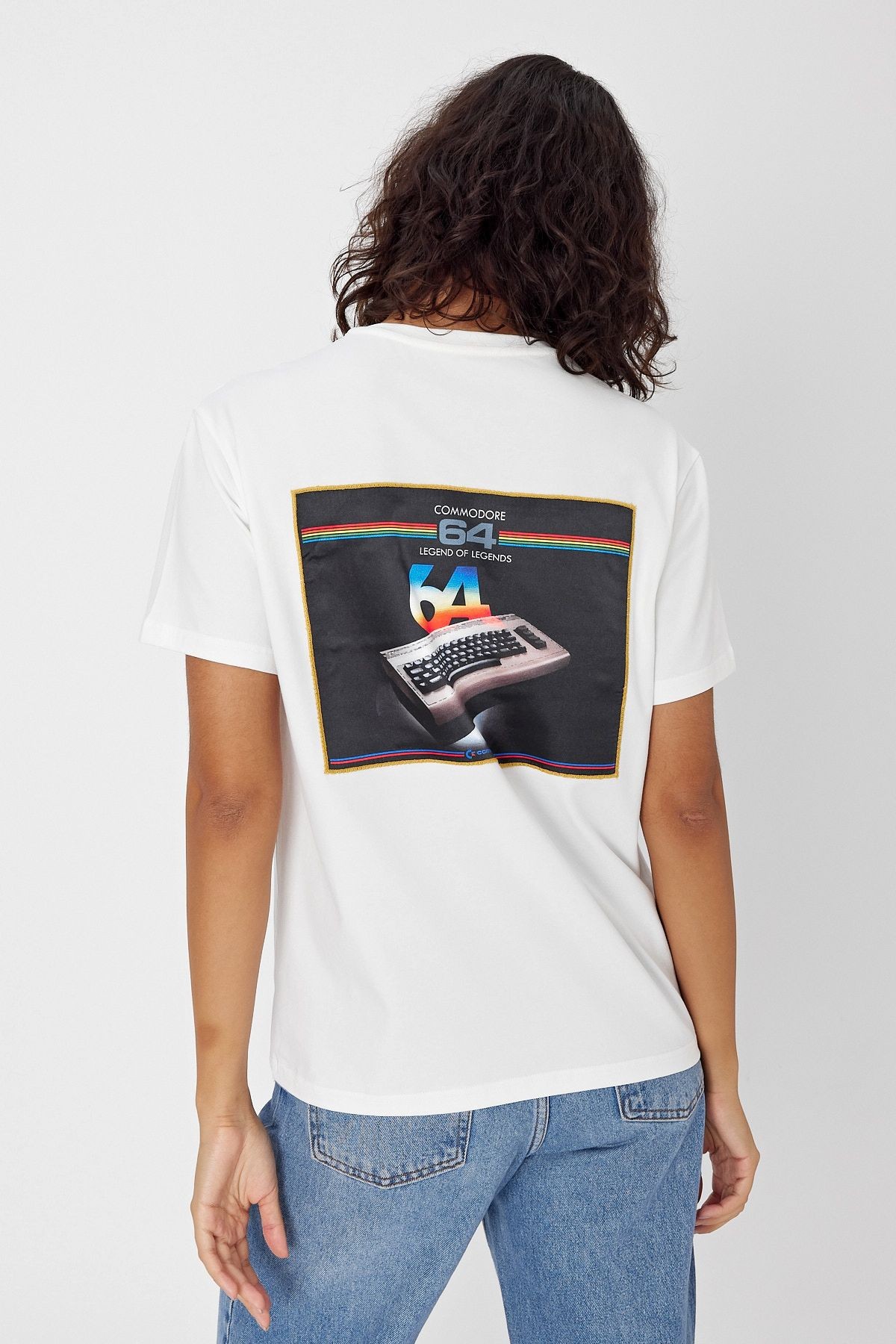 Yapay Zeka Tasarım Sırt Aplike Özel Baskılı %100 Pamuklu Penye Regular Fit T-shirt  (Komodor 64 )