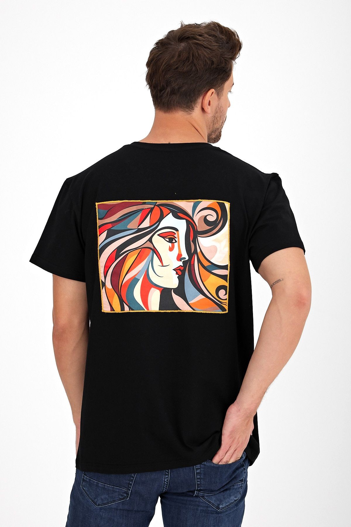 Erkek Yapay Zeka Tasarım Sırt Aplike Özel Baskılı %100 Pamuklu Penye Regular Fit T-shirt (pikasso)