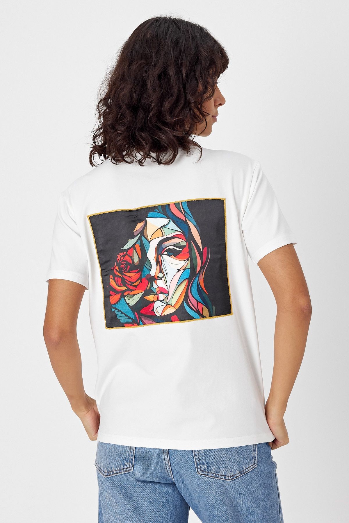 Yapay Zeka Tasarım Sırt Aplike Özel Baskılı %100 Pamuklu Penye Regular Fit T-shirt (pikasso2)