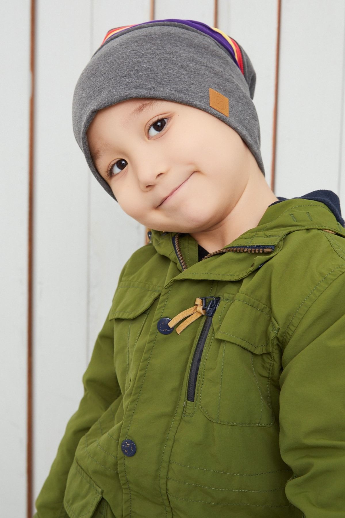 Gri Üzerine Renkli Şeritli Çocuk Bebek Bere Boyunluk Set Yumuşak Çift Katlı %100 Doğal Pamuklu Penye
