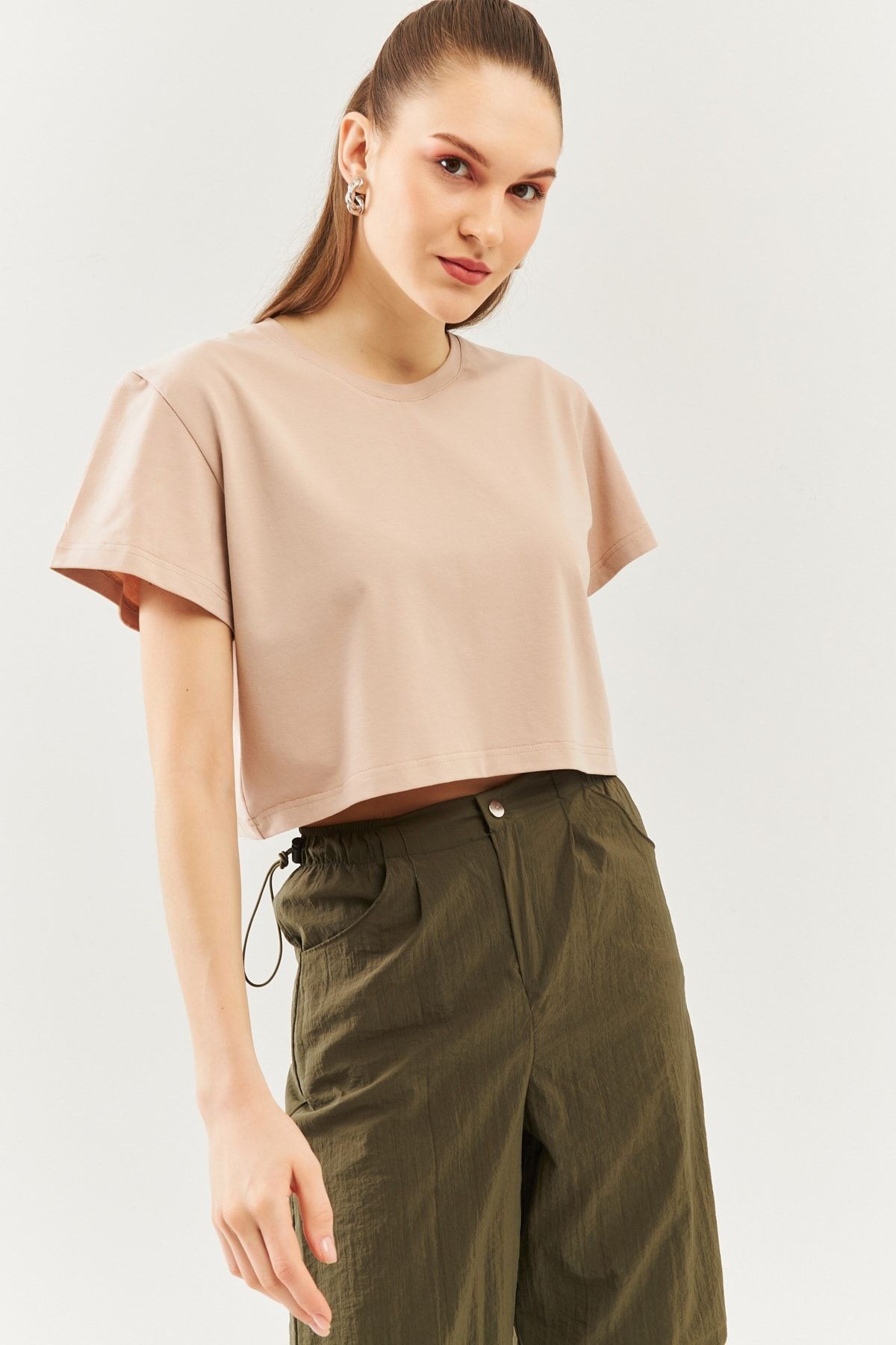 Kadın Rahat %100 Pamuklu Penye Bisiklet Yaka Kısa Kol Basic Crop T-shirt