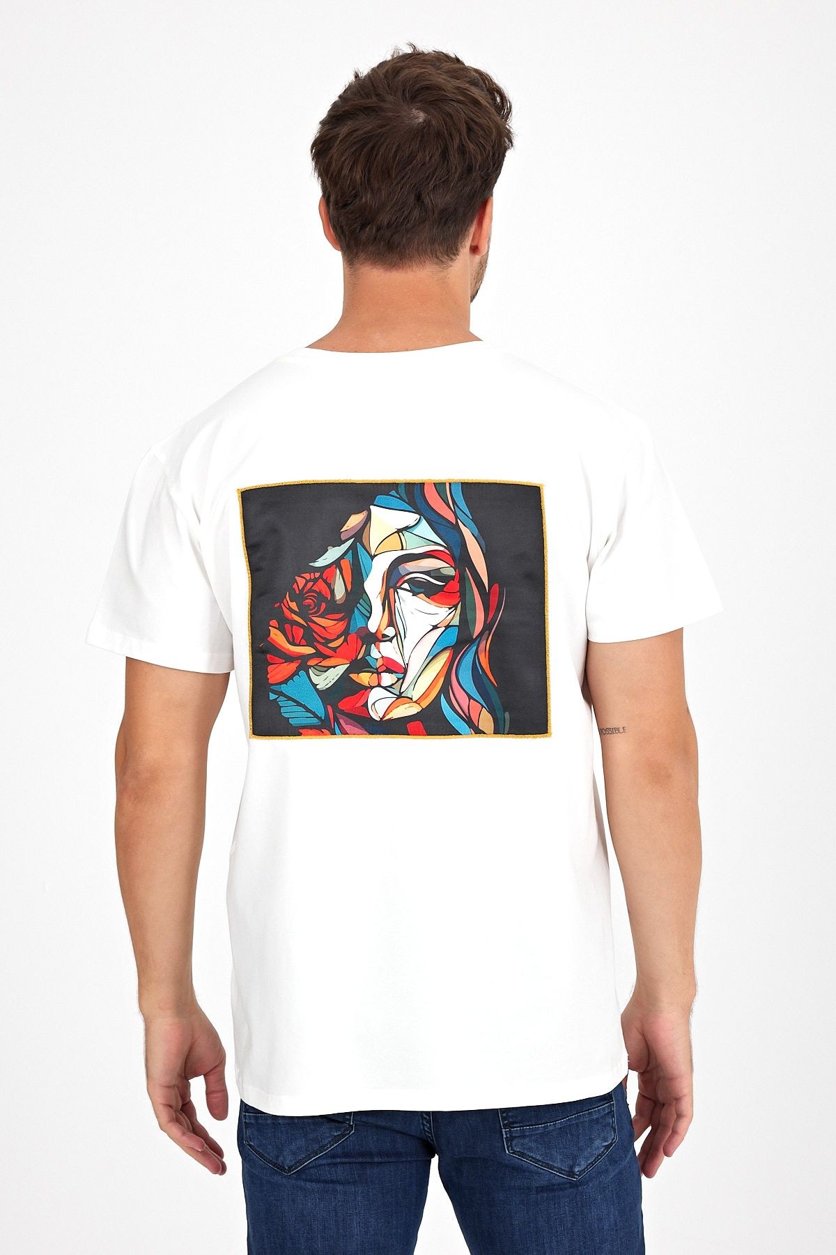 Erkek Yapay Zeka Tasarım Sırt Aplike Özel Baskılı %100 Pamuklu Penye Regular Fit T-shirt (pikasso2)