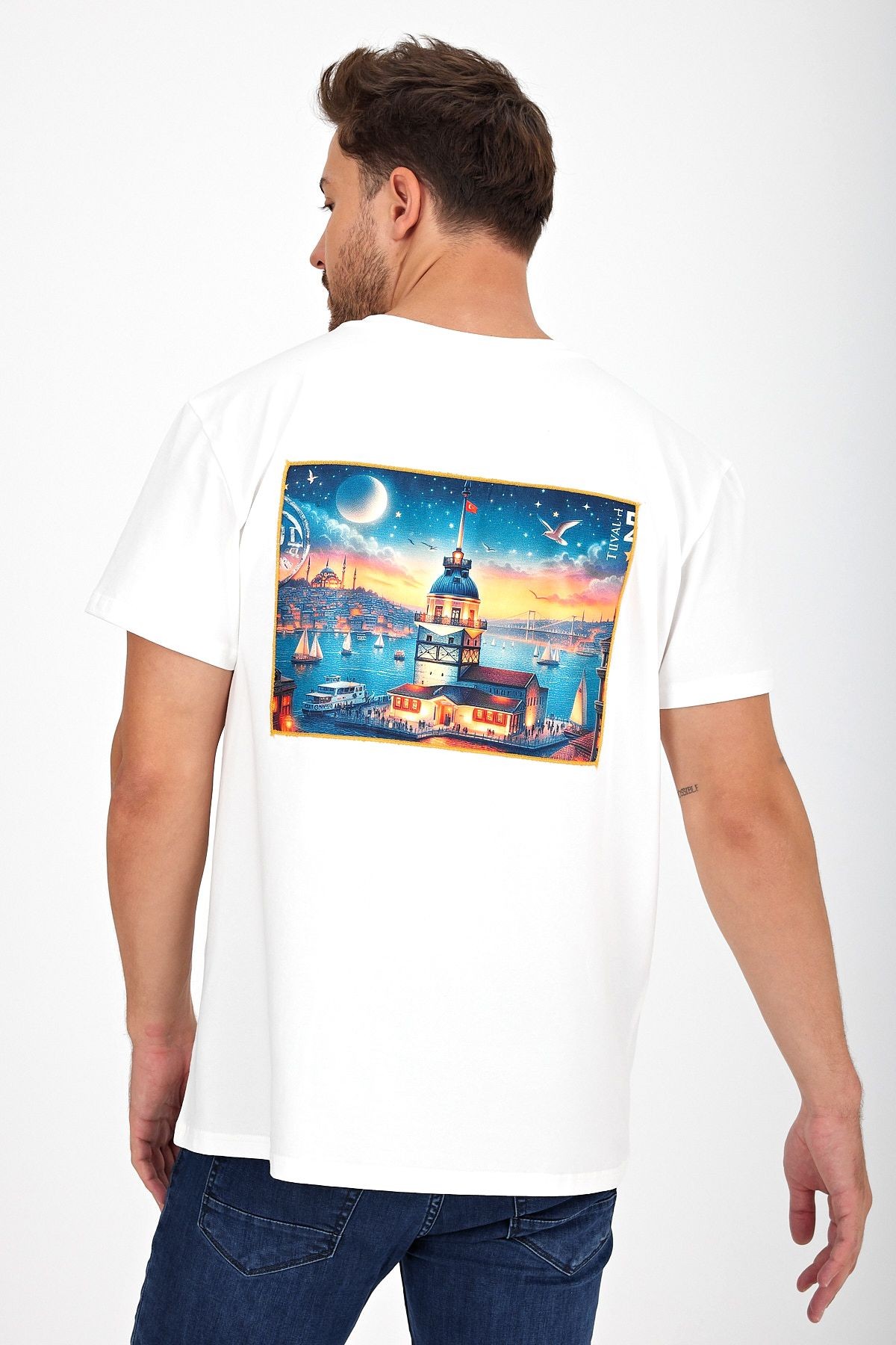 Erkek Yapay Zeka Tasarım Sırt Aplike Özel Baskılı %100 Pamuklu Penye Regular Fit T-shirt (kızkulesi)