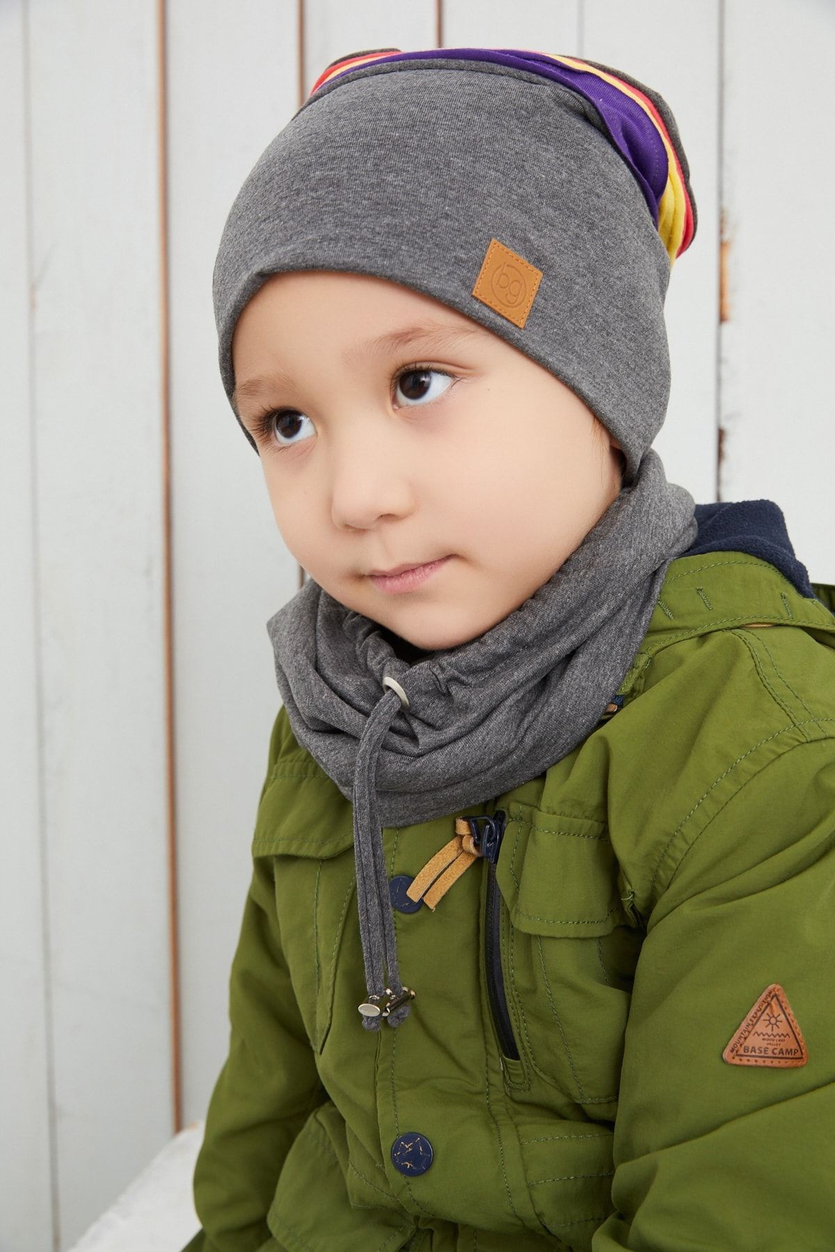 Gri Üzerine Renkli Şeritli Çocuk Bebek Bere Boyunluk Set Yumuşak Çift Katlı %100 Doğal Pamuklu Penye