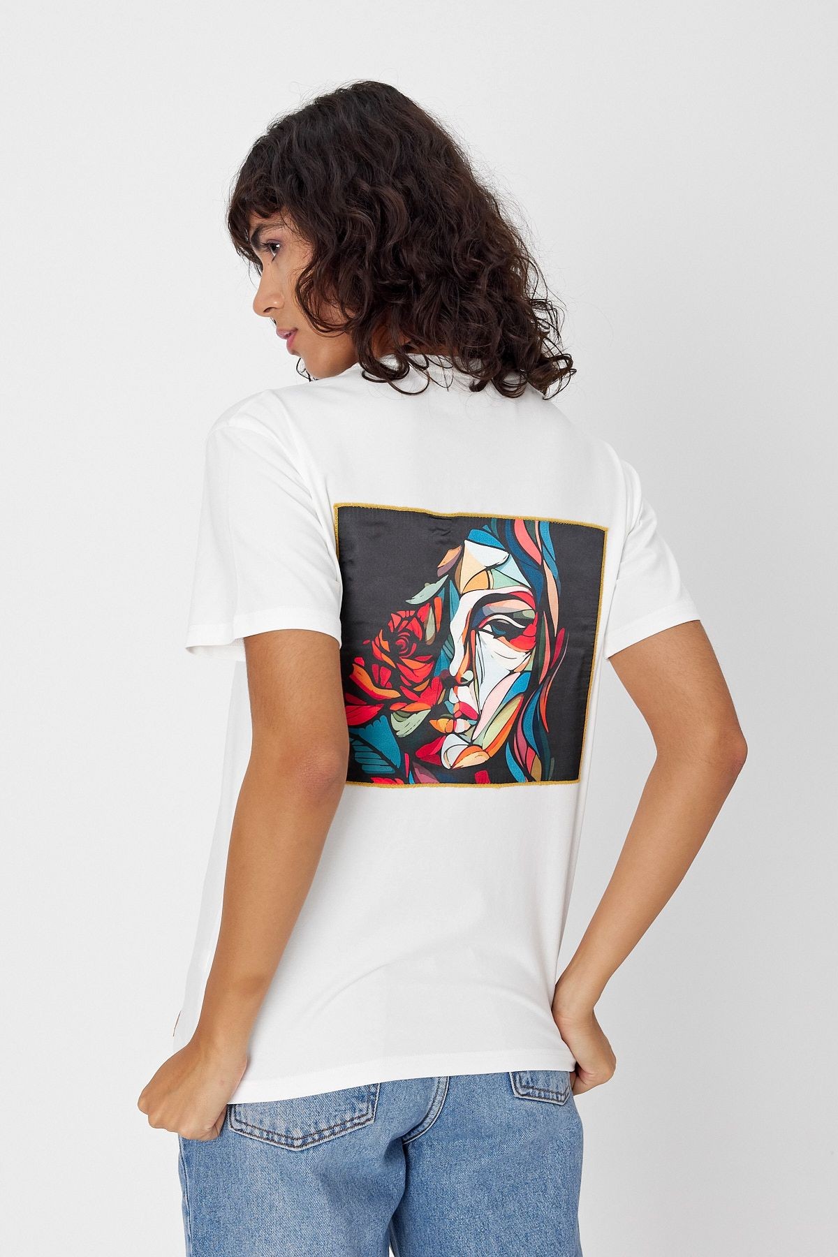 Yapay Zeka Tasarım Sırt Aplike Özel Baskılı %100 Pamuklu Penye Regular Fit T-shirt (pikasso2)
