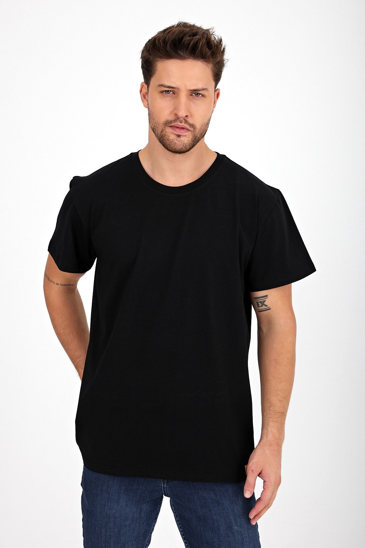 Erkek Yapay Zeka Tasarım Sırt Aplike Özel Baskılı %100 Pamuklu Penye Regular Fit T-shirt (Komodor64)