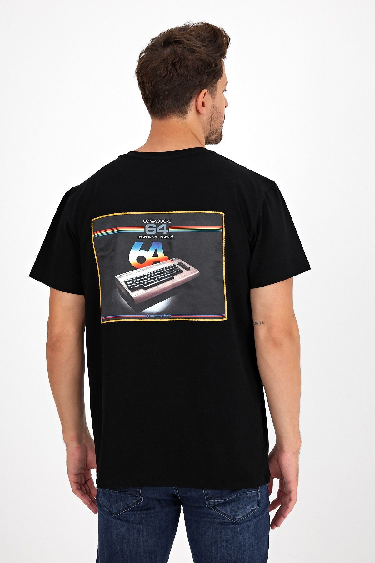 Erkek Yapay Zeka Tasarım Sırt Aplike Özel Baskılı %100 Pamuklu Penye Regular Fit T-shirt (Komodor64)