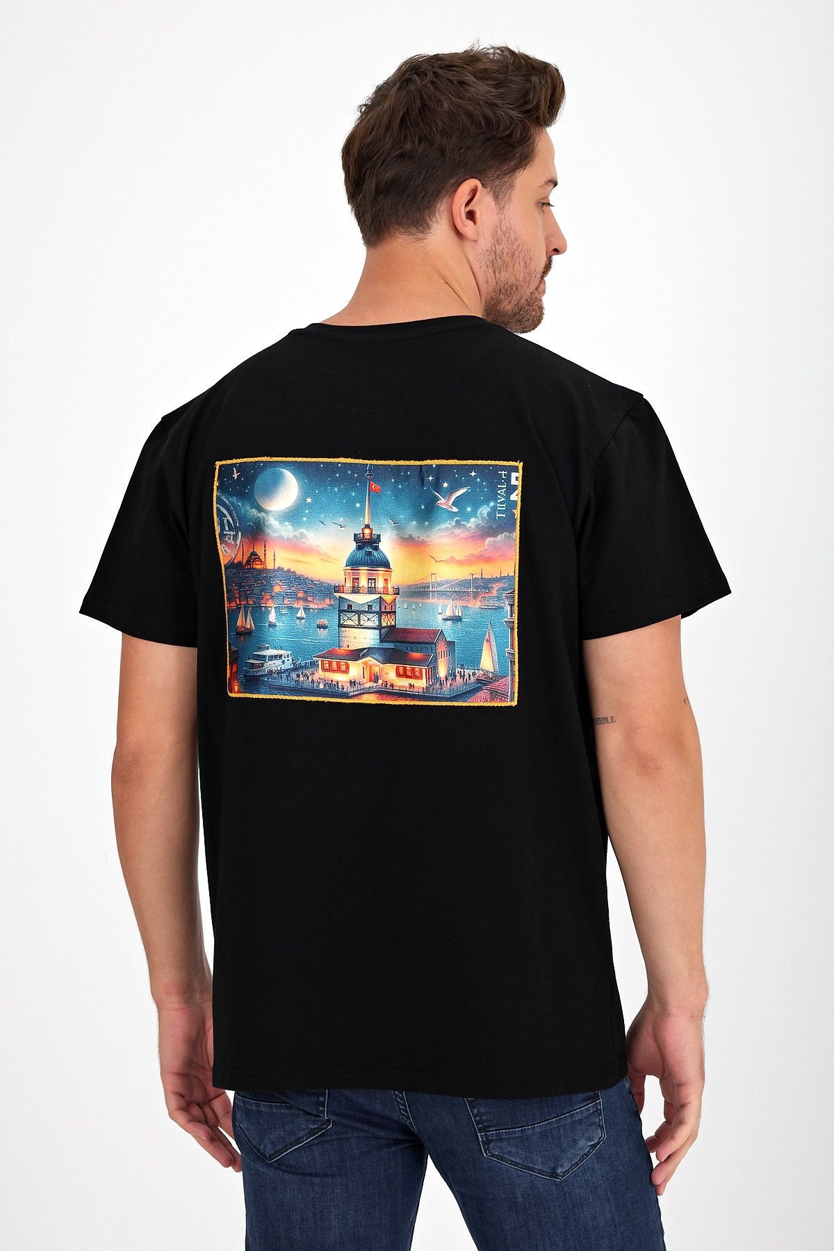 Erkek Yapay Zeka Tasarım Sırt Aplike Özel Baskılı %100 Pamuklu Penye Regular Fit T-shirt (kızkulesi)