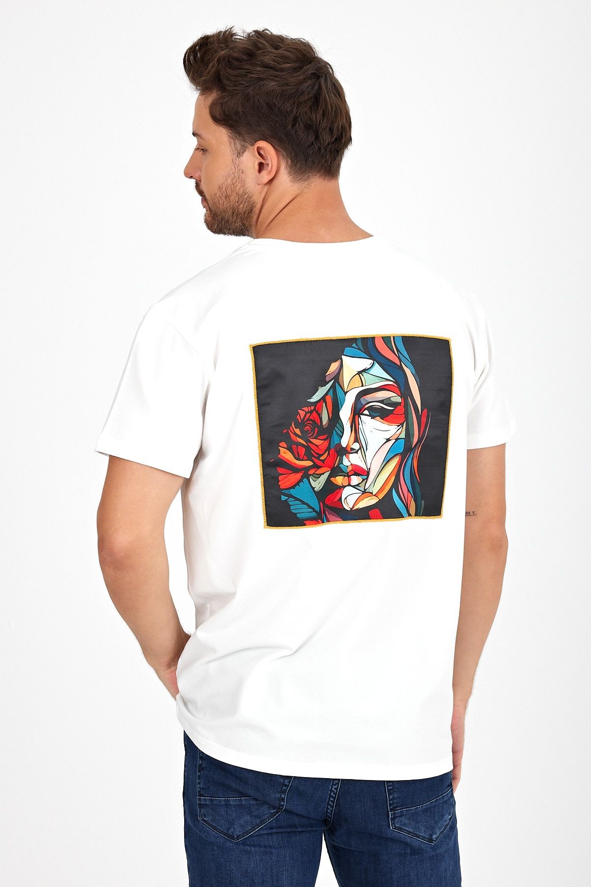 Erkek Yapay Zeka Tasarım Sırt Aplike Özel Baskılı %100 Pamuklu Penye Regular Fit T-shirt (pikasso2)