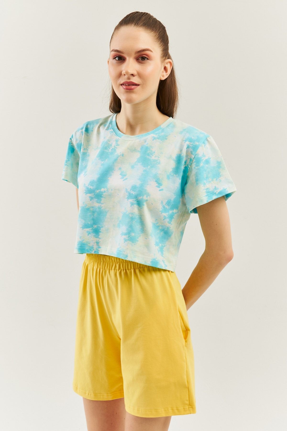 Kadın Oversize Rahat %100 Pamuklu Penye Bisiklet Yaka Kısa Kol Basic Crop T-shirt