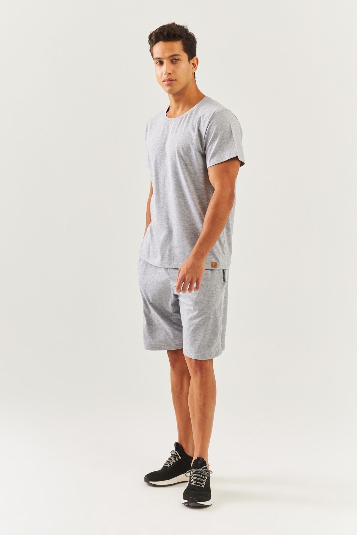 Erkek Oversize Rahat %100 Pamuklu Penye Bisiklet Yaka Kısa Kol Basic T-Shirt Classic Collection