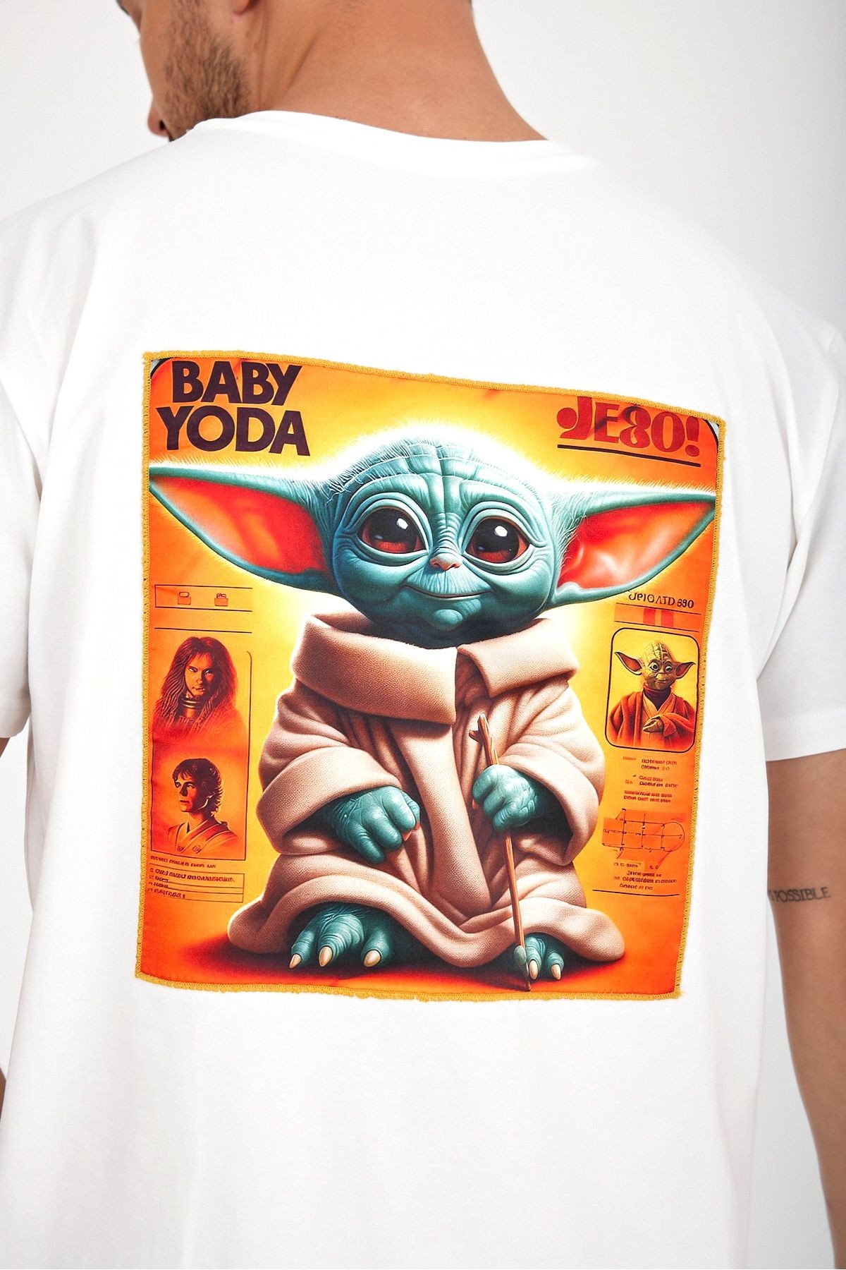 Erkek Yapay Zeka Tasarım Sırt Aplike Özel Baskılı %100 Pamuklu Penye Regular Fit T-shirt (BebekYoda)
