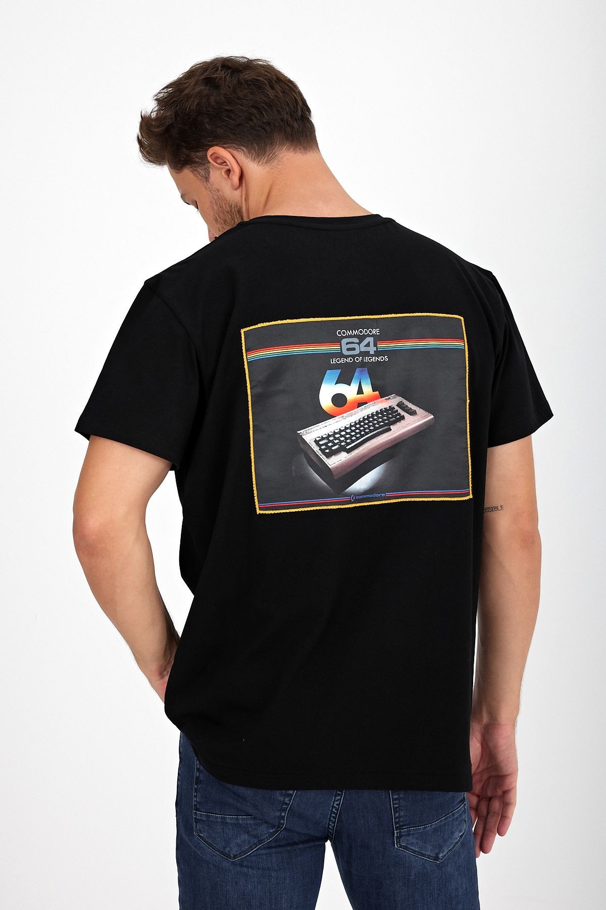 Erkek Yapay Zeka Tasarım Sırt Aplike Özel Baskılı %100 Pamuklu Penye Regular Fit T-shirt (Komodor64)
