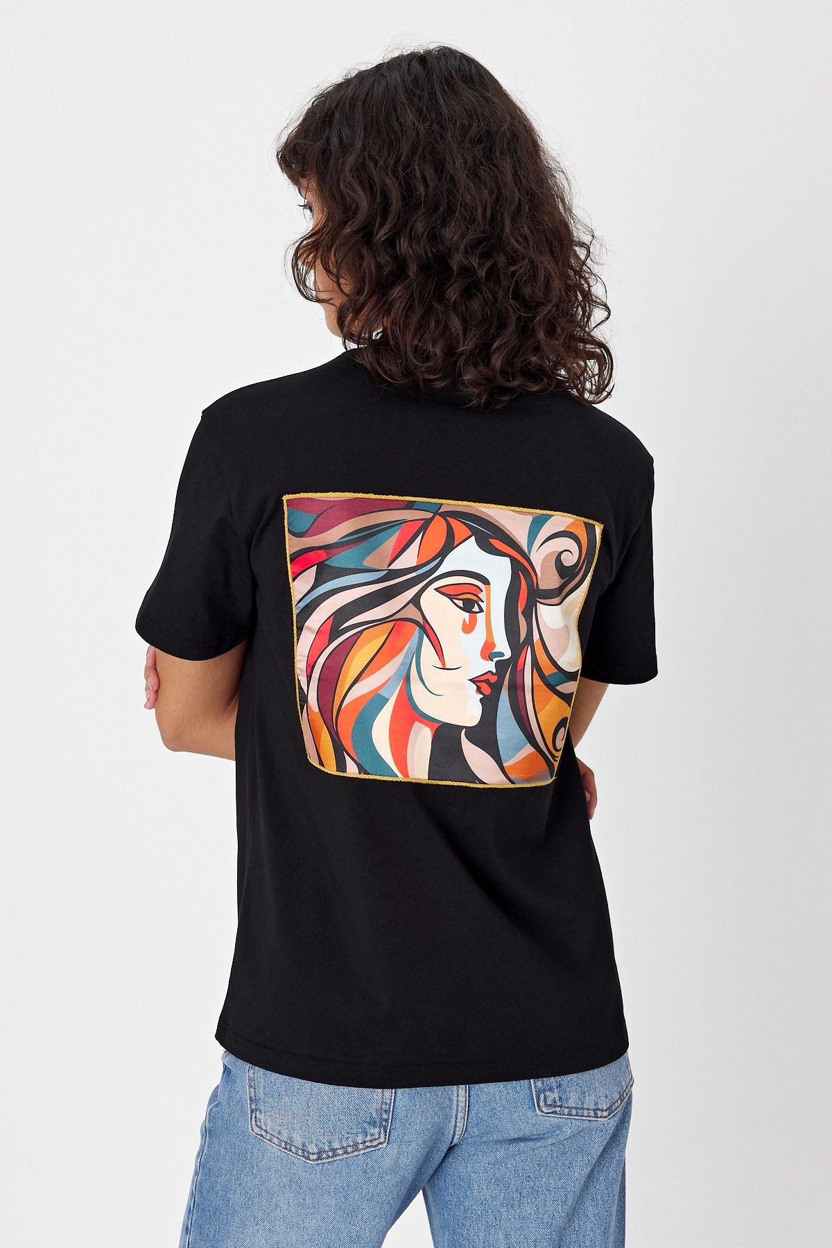 Yapay Zeka Tasarım Sırt Aplike Özel Baskılı %100 Pamuklu Penye Regular Fit T-shirt (pikasso)