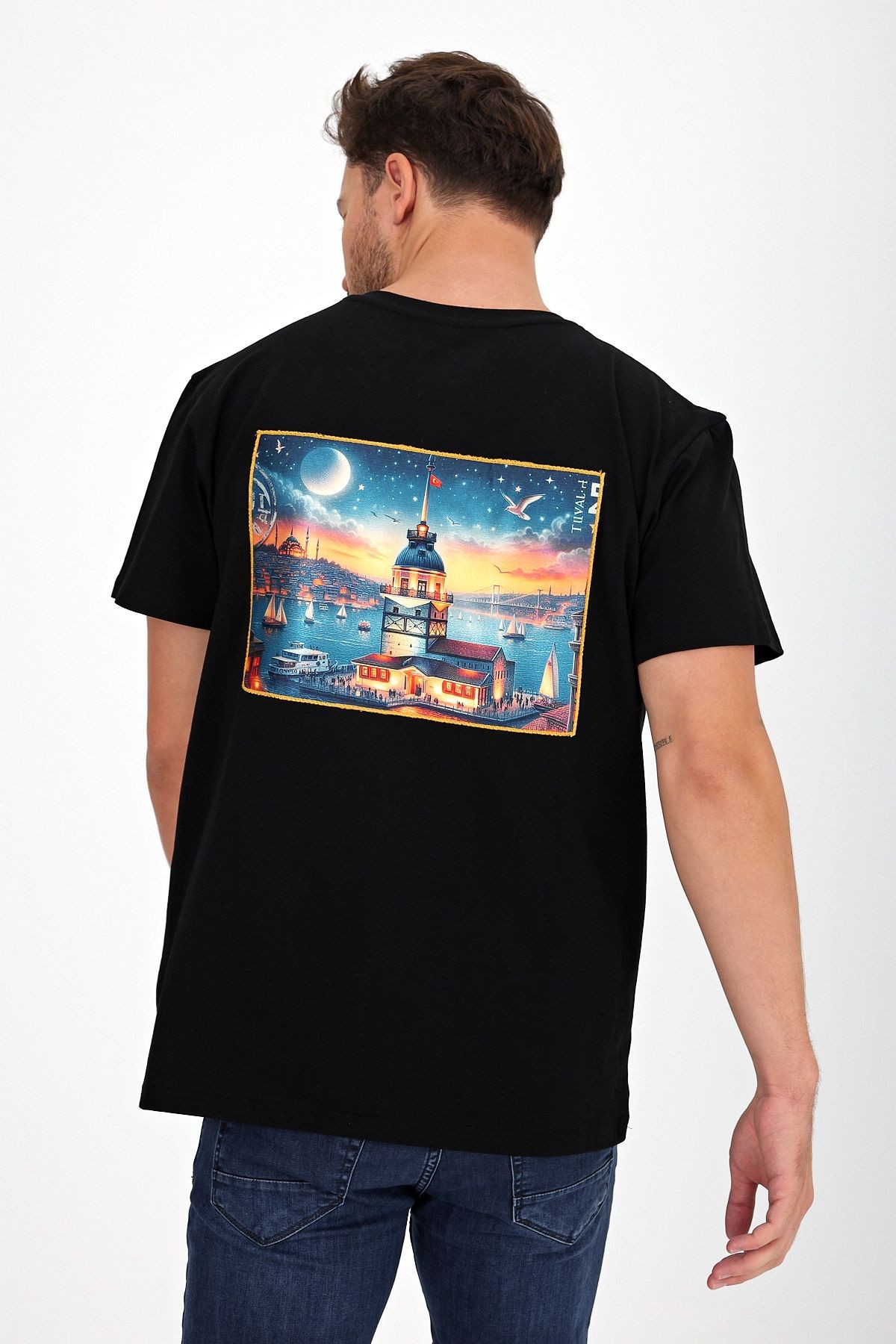 Erkek Yapay Zeka Tasarım Sırt Aplike Özel Baskılı %100 Pamuklu Penye Regular Fit T-shirt (kızkulesi)