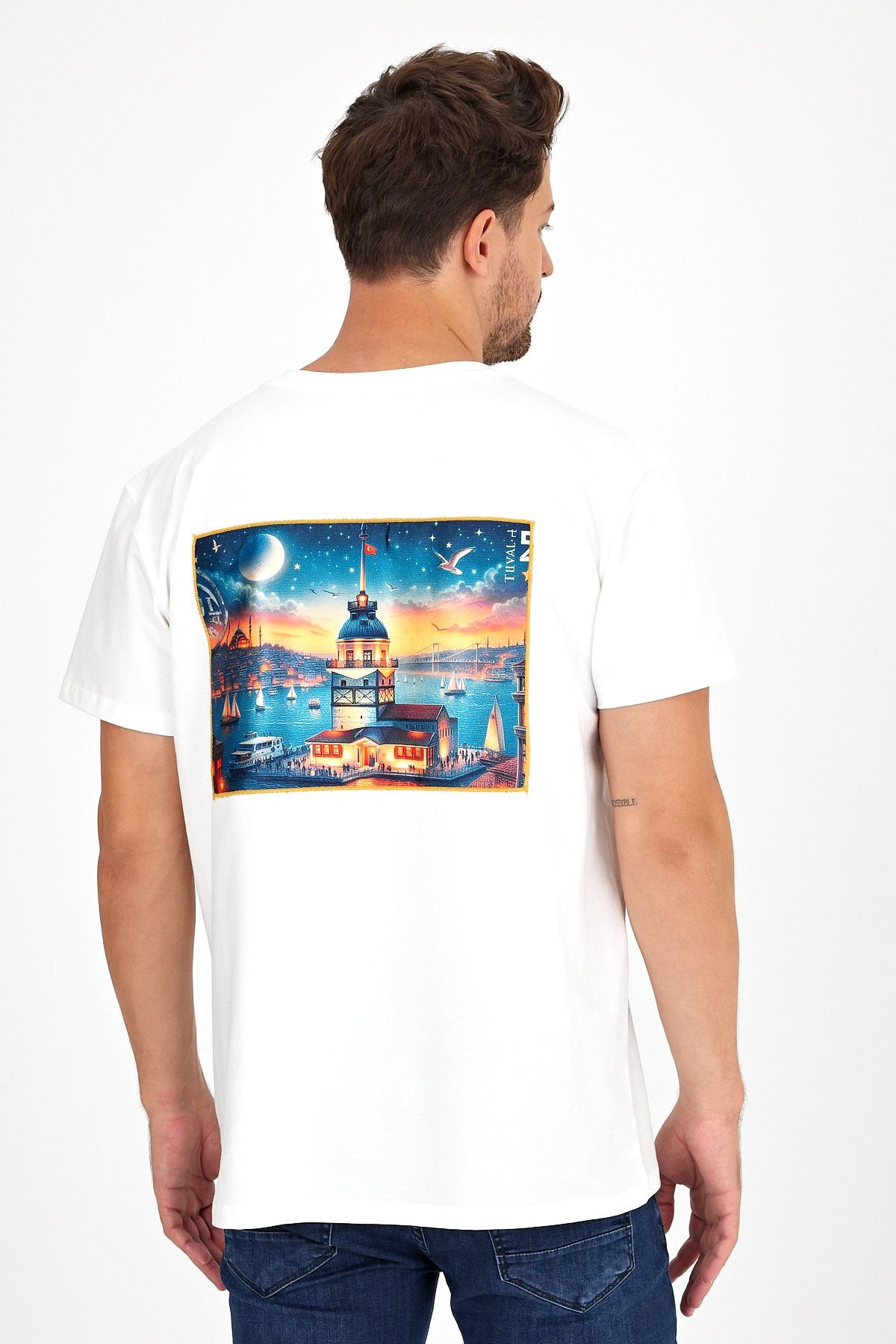 Erkek Yapay Zeka Tasarım Sırt Aplike Özel Baskılı %100 Pamuklu Penye Regular Fit T-shirt (kızkulesi)