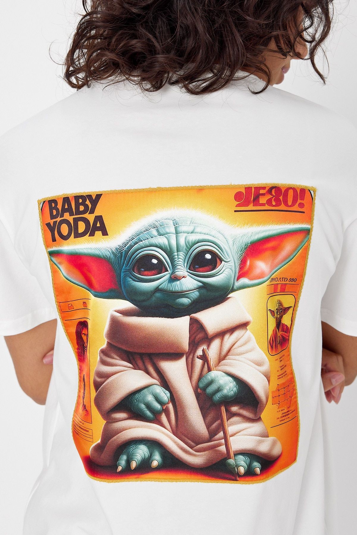 Yapay Zeka Tasarım Sırt Aplike Özel Baskılı %100 Pamuklu Penye Regular Fit T-shirt  (Bebek Yoda)