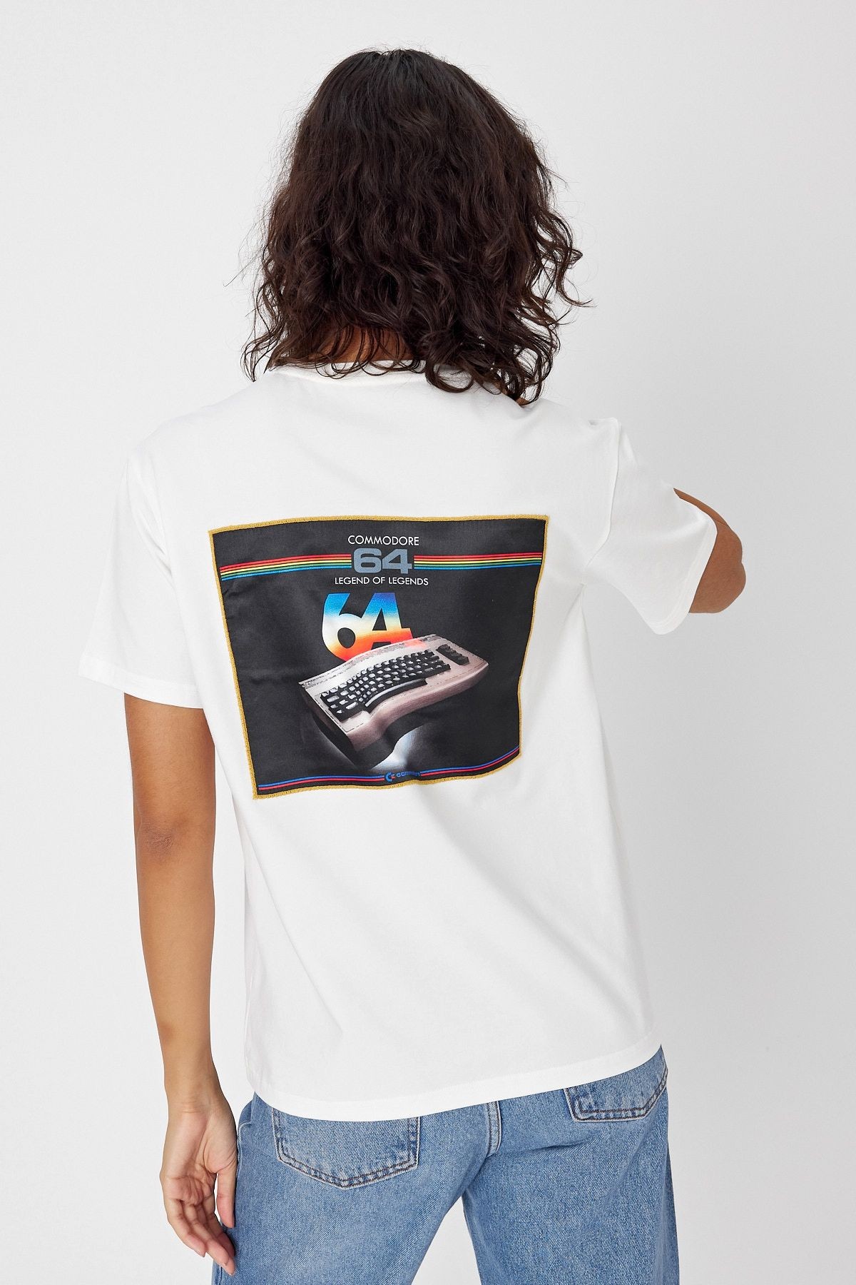 Yapay Zeka Tasarım Sırt Aplike Özel Baskılı %100 Pamuklu Penye Regular Fit T-shirt  (Komodor 64 )