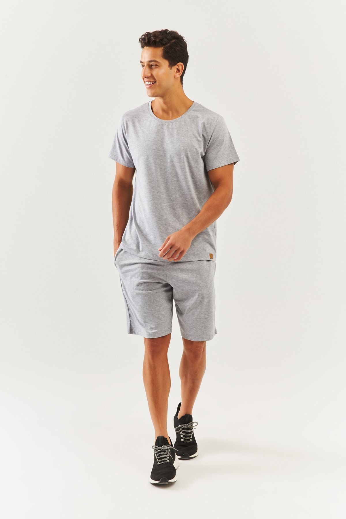 Erkek Oversize Rahat %100 Pamuklu Penye Bisiklet Yaka Kısa Kol Basic T-Shirt Classic Collection