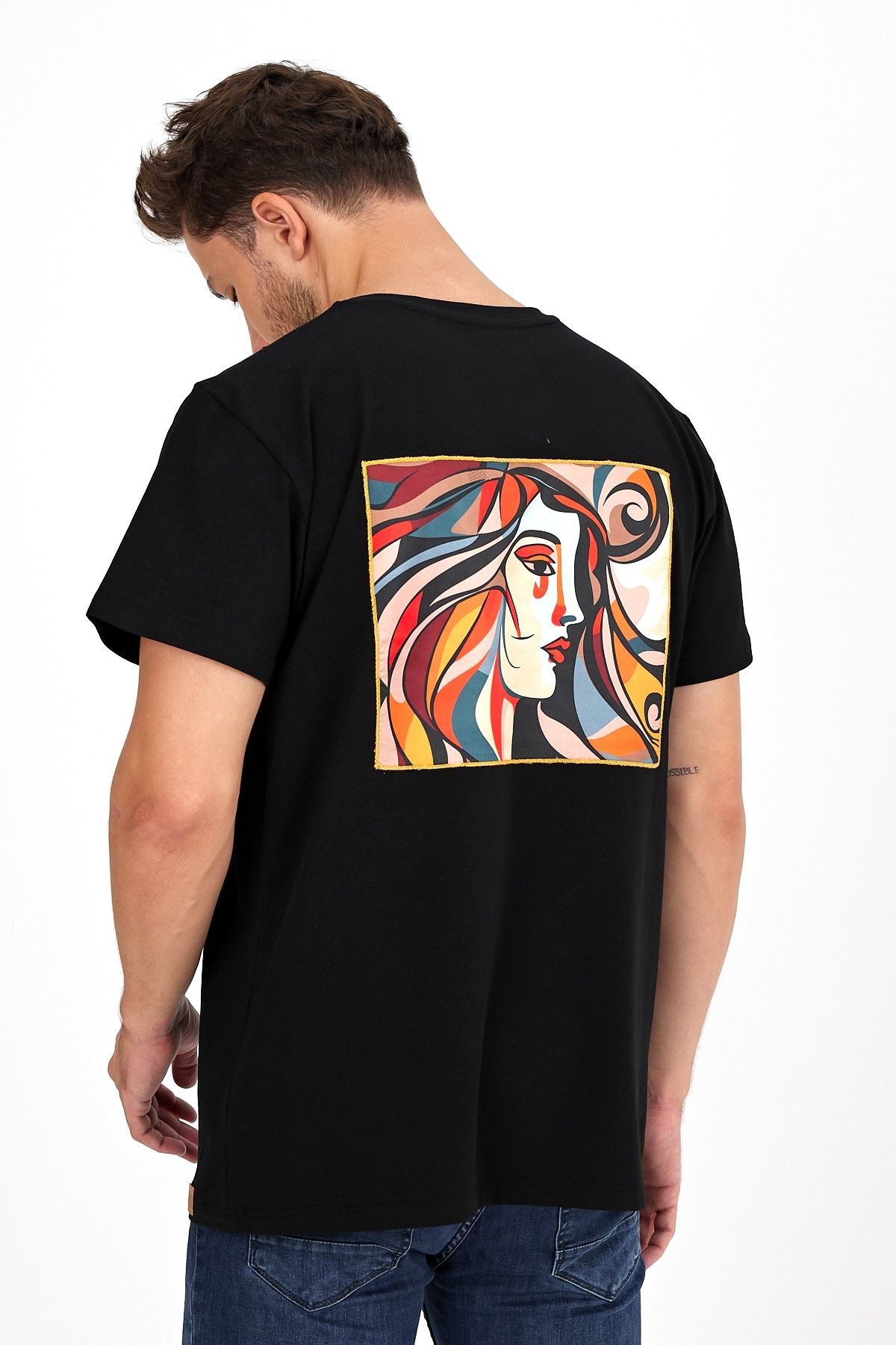 Erkek Yapay Zeka Tasarım Sırt Aplike Özel Baskılı %100 Pamuklu Penye Regular Fit T-shirt (pikasso)
