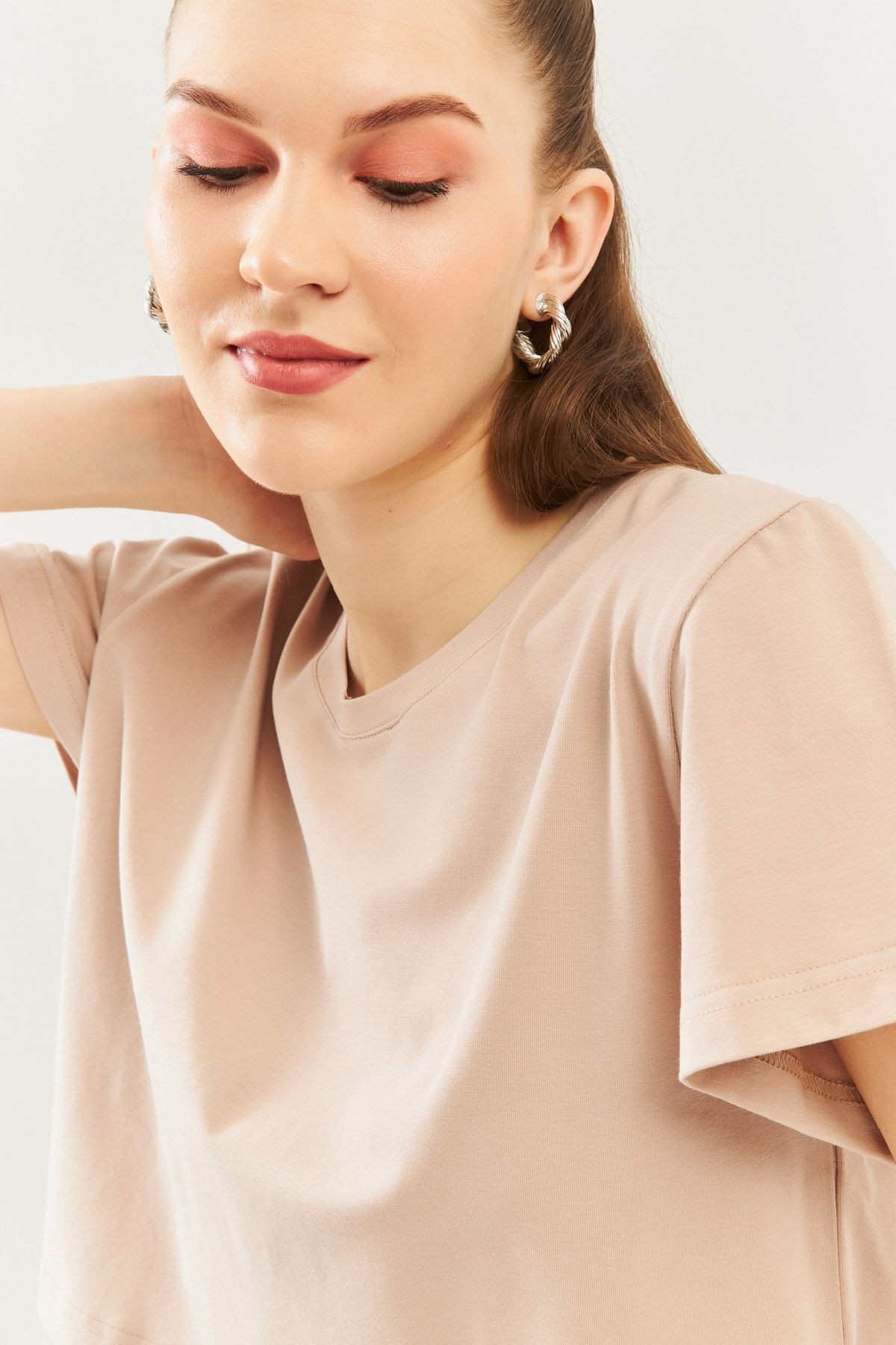 Kadın Rahat %100 Pamuklu Penye Bisiklet Yaka Kısa Kol Basic Crop T-shirt