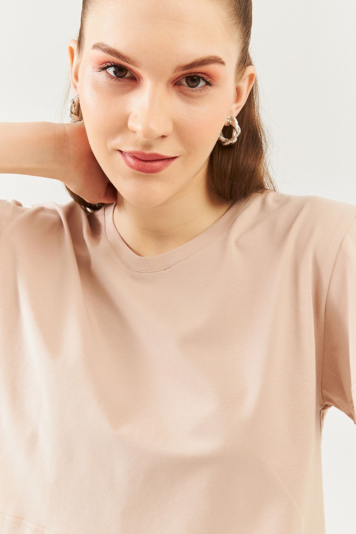 Kadın Rahat %100 Pamuklu Penye Bisiklet Yaka Kısa Kol Basic Crop T-shirt