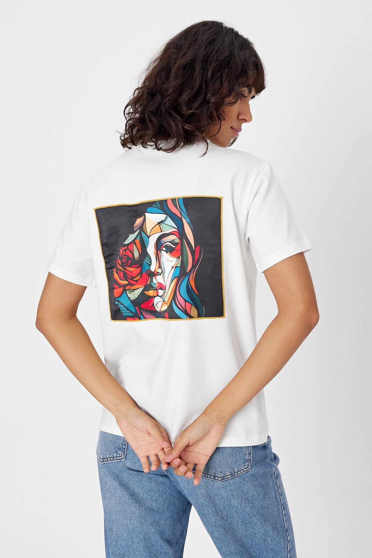 Yapay Zeka Tasarım Sırt Aplike Özel Baskılı %100 Pamuklu Penye Regular Fit T-shirt (pikasso2)