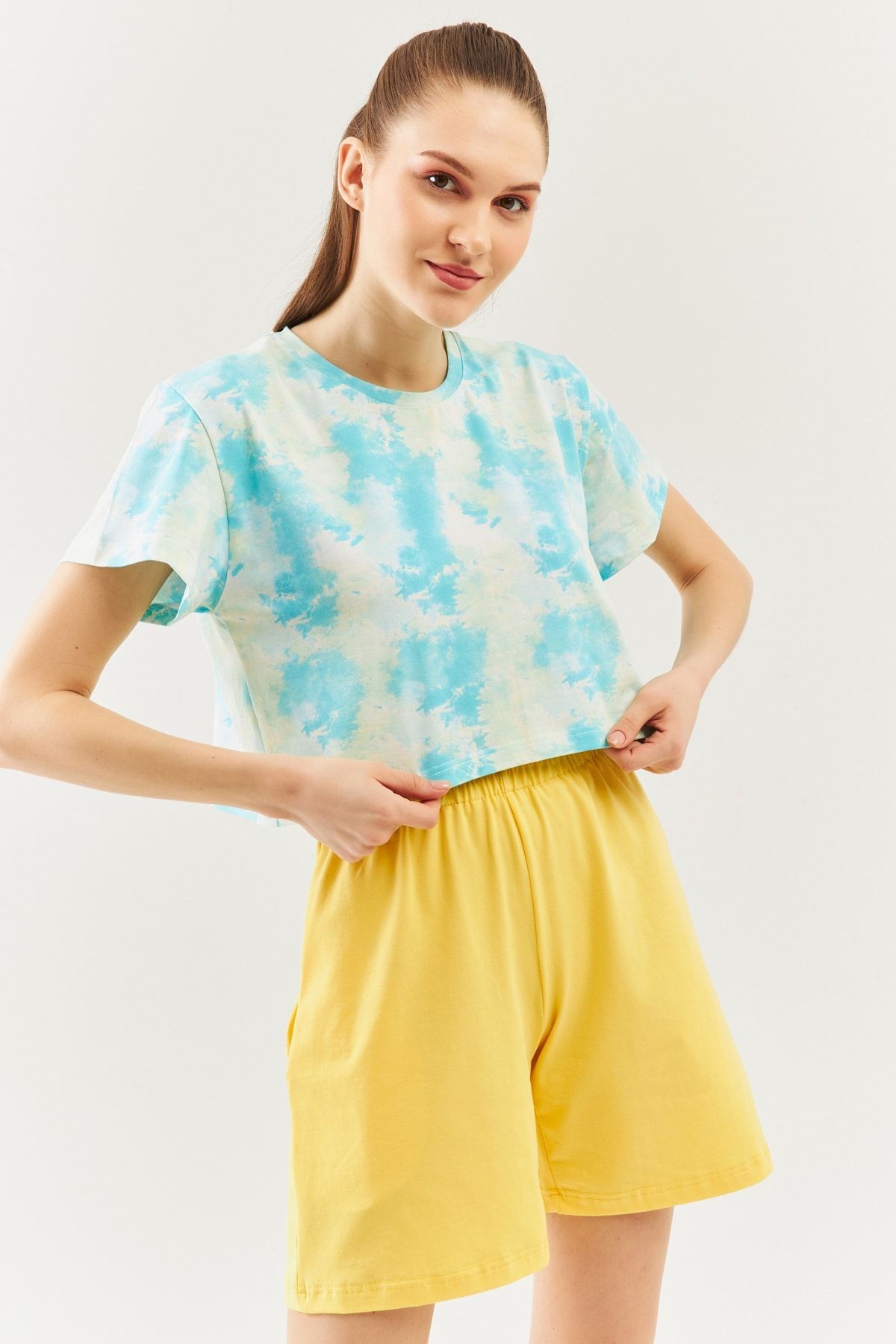 Kadın Oversize Rahat %100 Pamuklu Penye Bisiklet Yaka Kısa Kol Basic Crop T-shirt