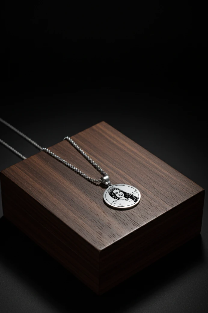 Yuvarlak Plaka Çelik Kolye