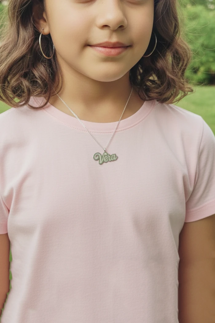 Fosforlu Karanlıkta Parlayan Kişiye Özel İsimli Kız Çocuk Gümüş Kolye