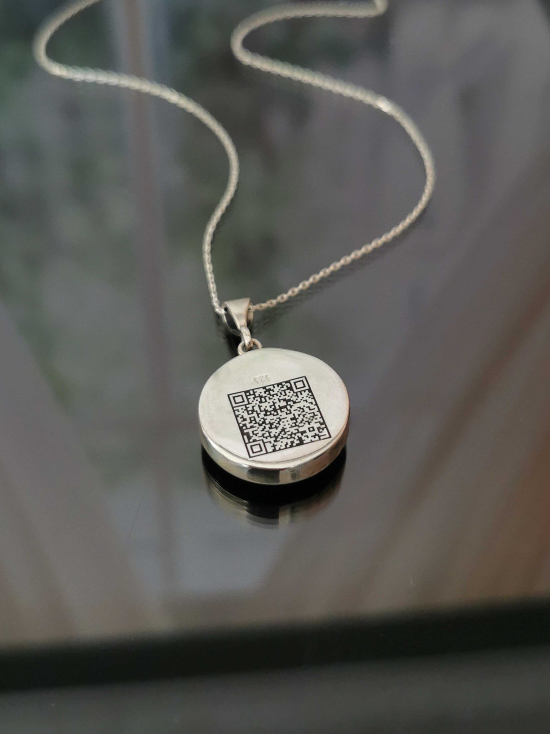 ROVERTAGS QR Code Dog Tags Personalized for Pets - Engraved Pet ID with  Online Profile - Sends Pet Location When Scanning : Amazon.in: Pet Supplies