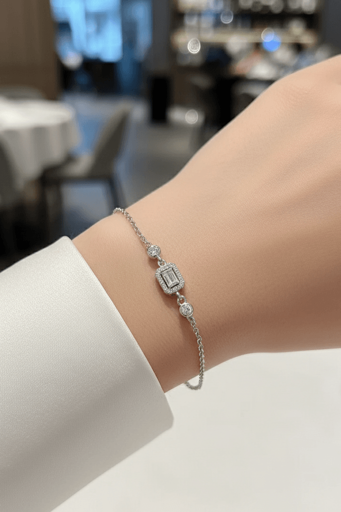 Pırlanta Modeli Parçalı Baget Taşlı Tamamı Gümüş Tek Taş Bileklik