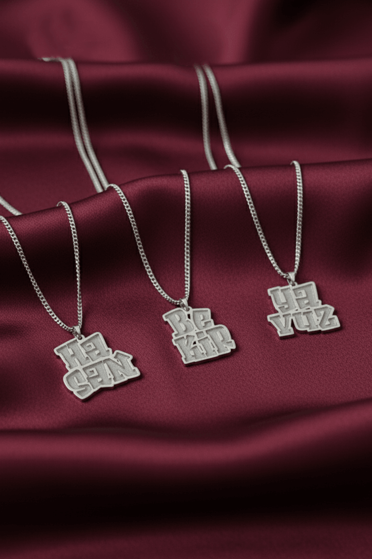 Fosforlu Karanlıkta Parlayan Kişiye Özel İsimli Erkek Çocuk Gümüş Kolye