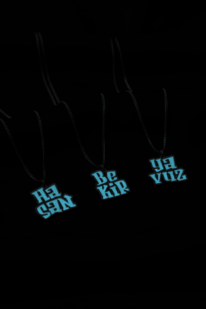 Fosforlu Karanlıkta Parlayan Kişiye Özel İsimli Erkek Çocuk Gümüş Kolye